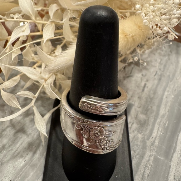 Vintage ONEIDA TUDOR Silver Plated Spoon Ring - Picture 5 of 8